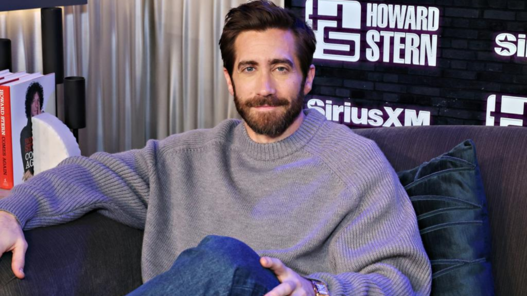 JAKE GYLLENHAAL THE SECRET TO MY SUCCESS: Being Legally Blind!